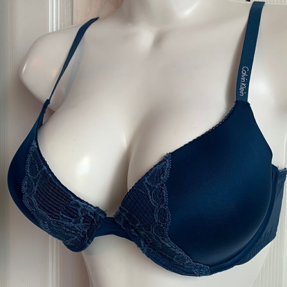 Calvin Klein Lightly Padded Push Up Underwire Bra 34D